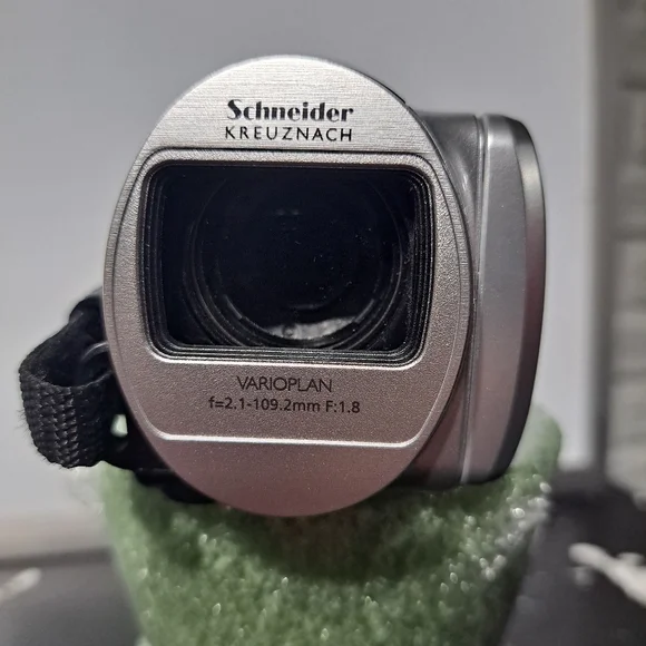 Samsung Silver HD Camcorder Hmx-f80 with Black Digital Case